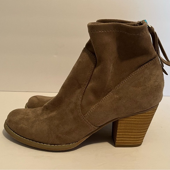 DV8 by Dolce Vita Jonah Stretch Bootie - Picture 5 of 15